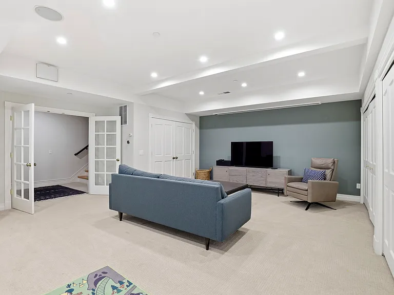 300 Sunkist Ln — Photo 36