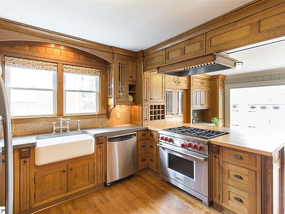 5th image of 12 Kenwood Ln