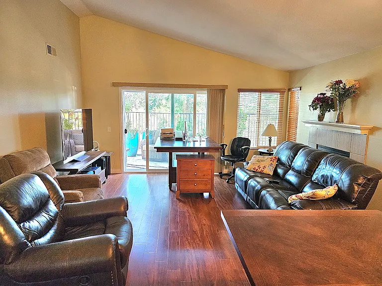 12033 Eastbourne Rd — Photo 6