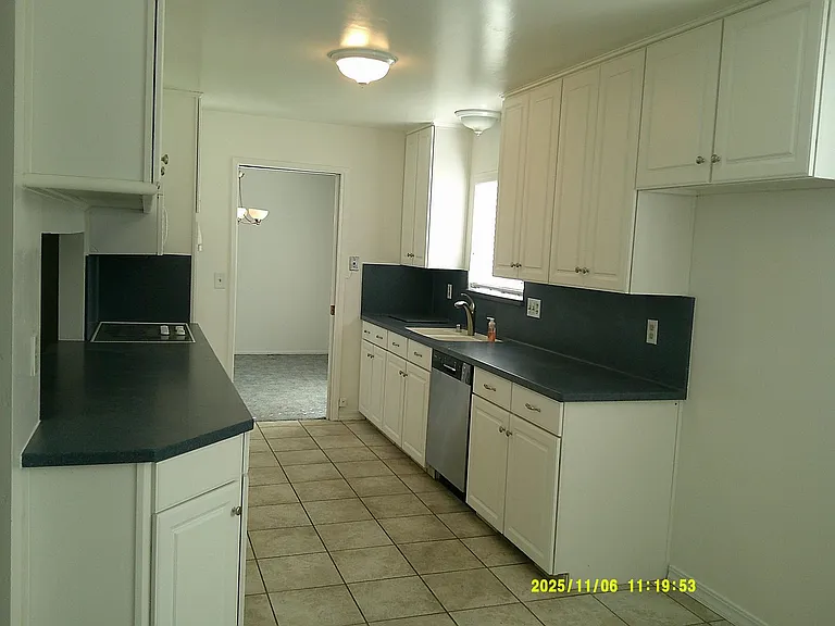 390 S Almond St — Photo 12