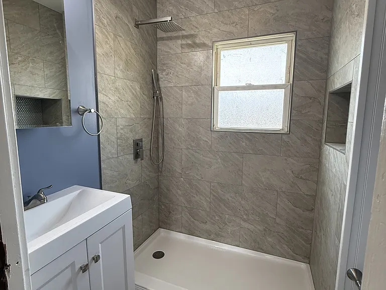2232 Youngstown Rd SE — Photo 5