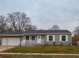 5400 Cedar Dr NW, Cedar Rapids, IA 52405