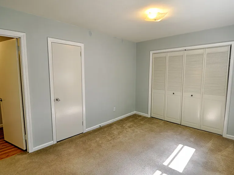 406 Hickory Dr — Photo 10