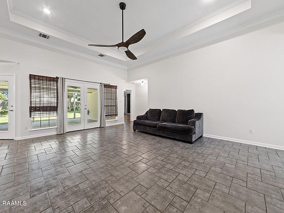 5th image of 108 Carolyn Dr