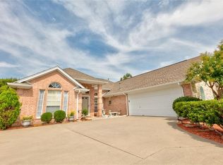1204 High Point Dr, Pilot Point, TX 76258