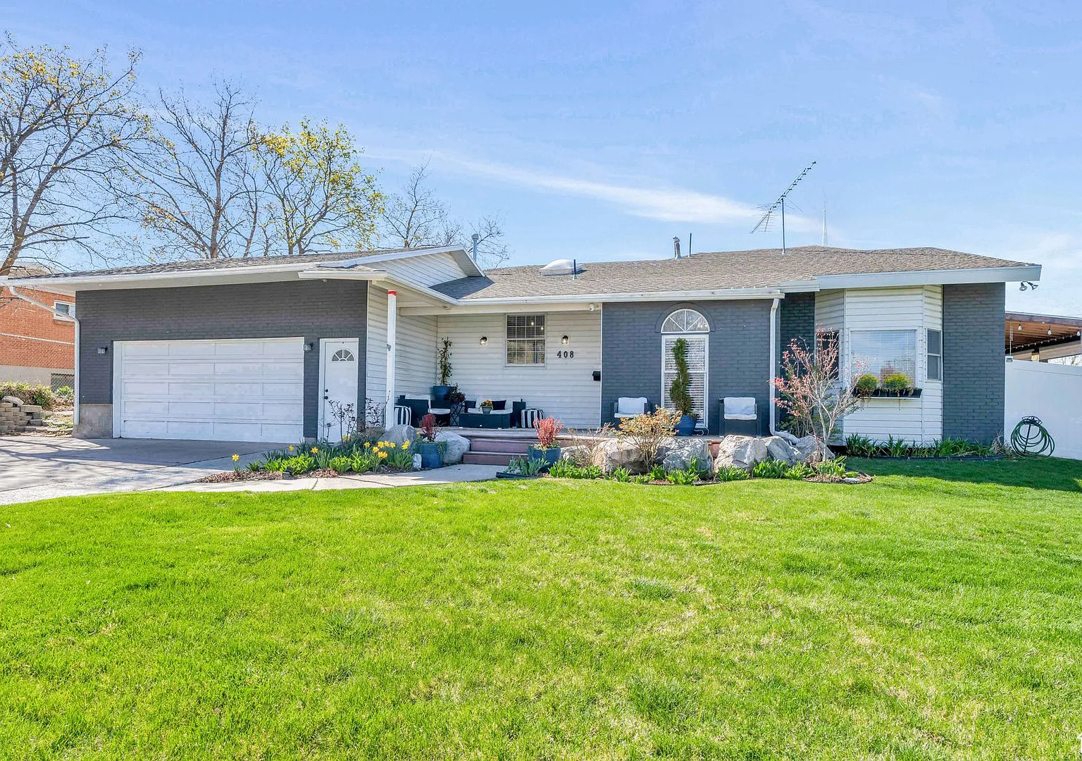 5 bedroom, 2 bath Bountiful Home — Photo 2