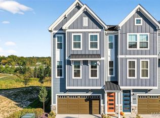 8962 E Gateway Heights Rd, Saint Louis, MO 63144
