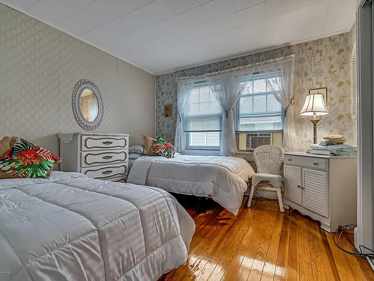 514 Brighton Ave — Photo 18