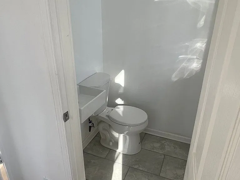 8445 S Ingleside Ave — Photo 3