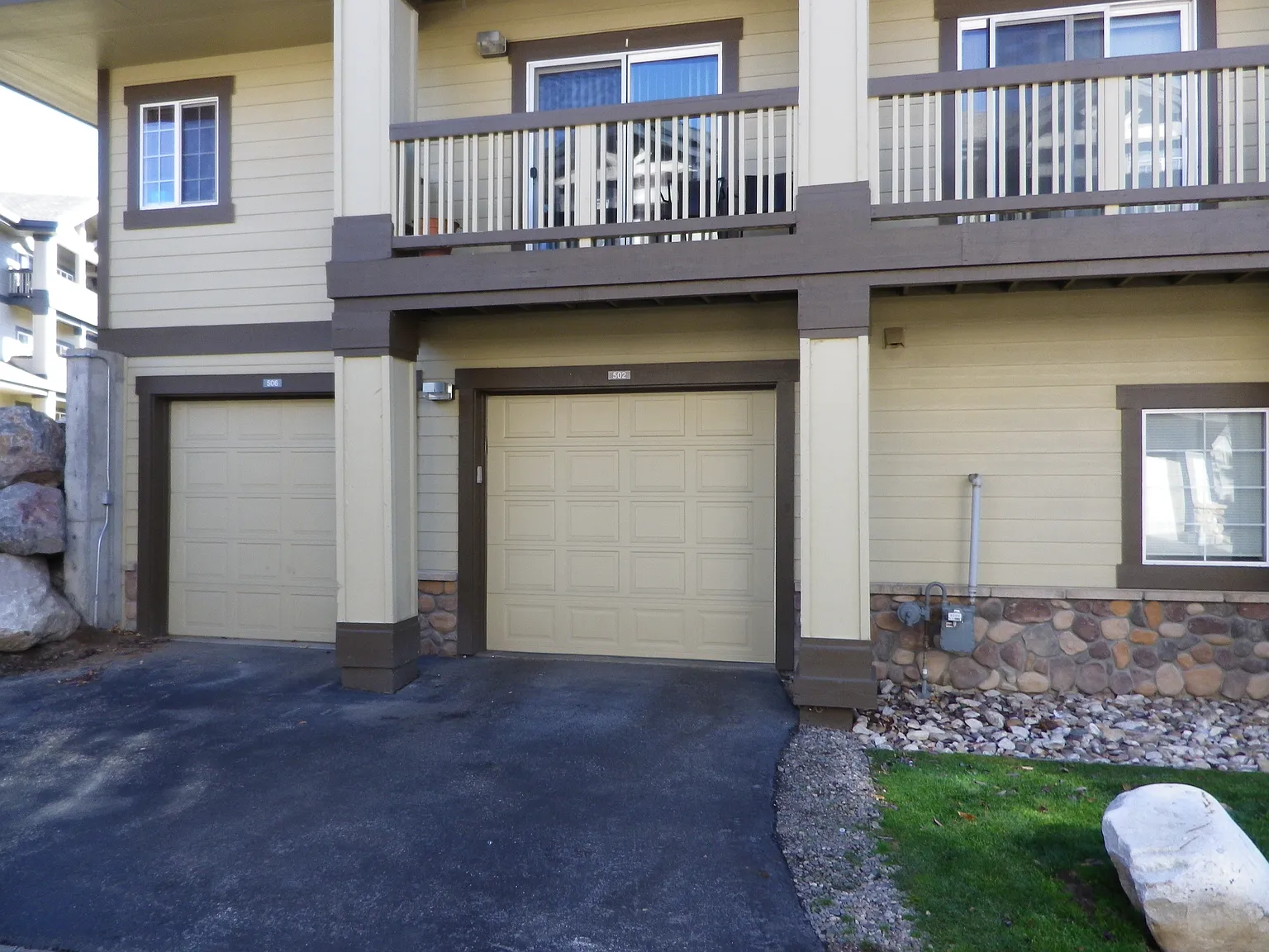 3 bed, 1163 sqft, $3,700 — Photo 2