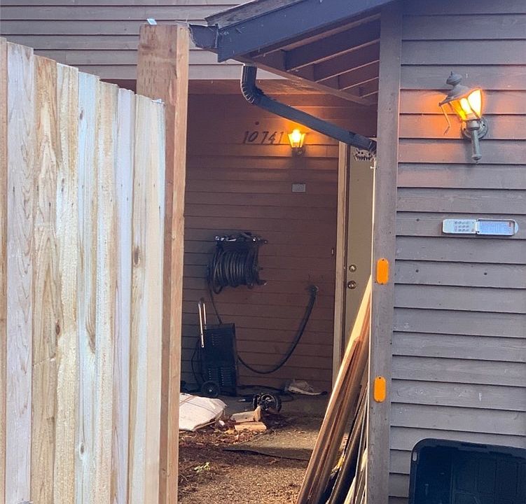 2nd image of 10741 Interlake Ave N