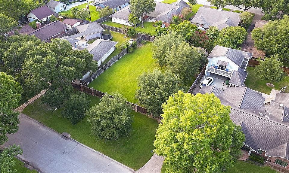 1st image of 4422 Silverwood Dr
