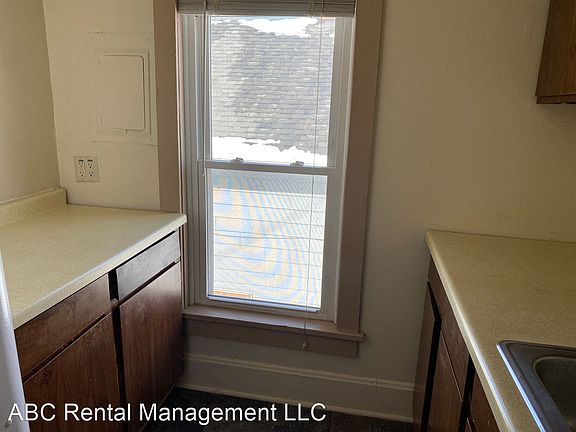 4th image of 416 1/2 Elm St