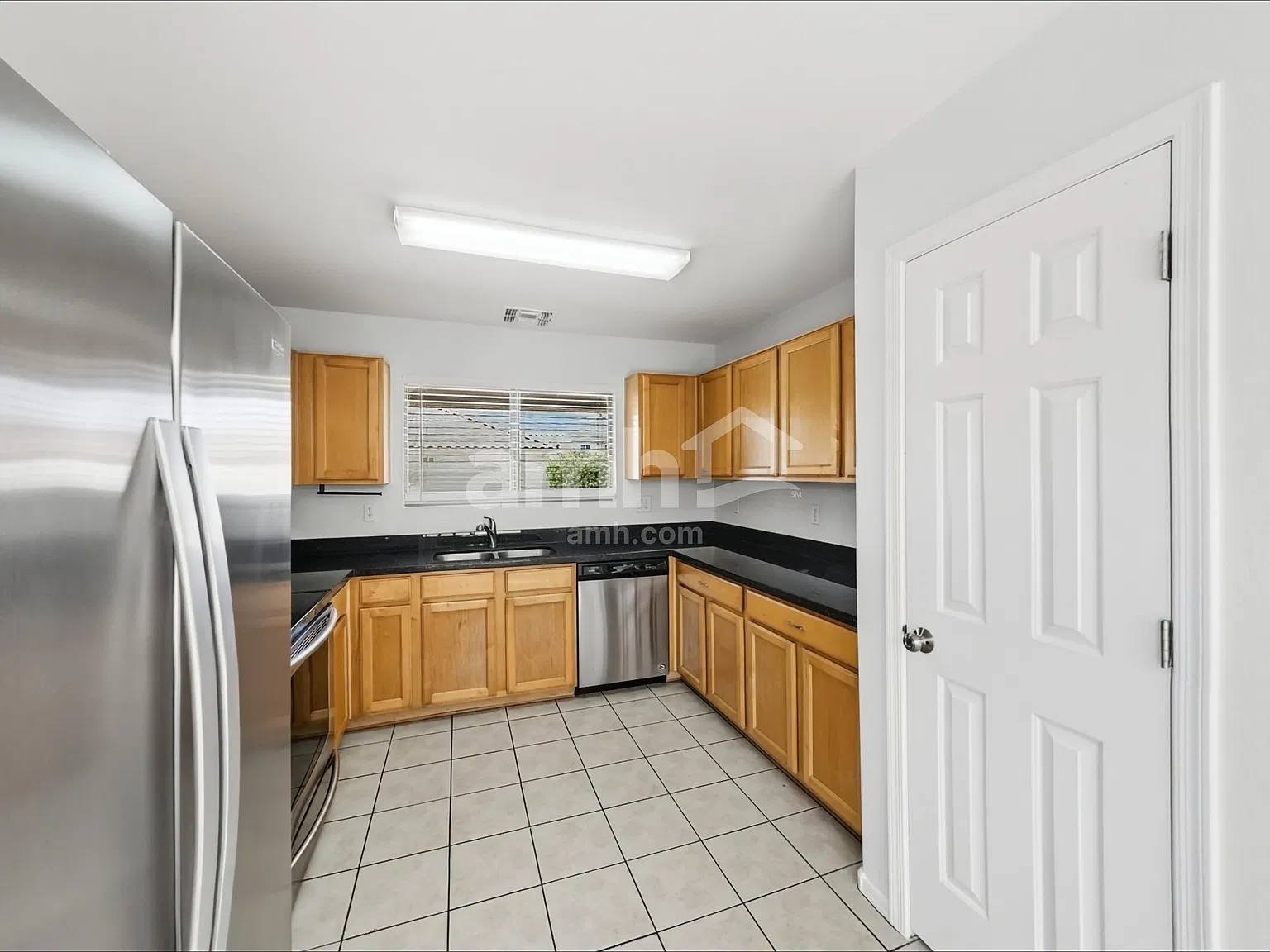 3 bed, 2.5 bath, 1837 sqft, $2,145 — Photo 4