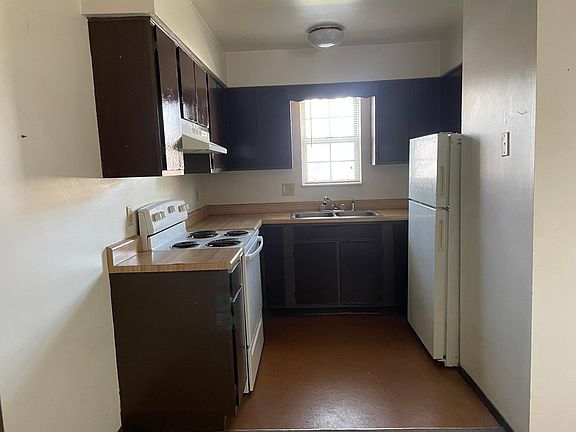 2nd image of 508 Kensington Dr #508