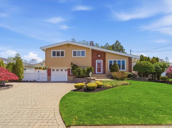 241 W 18th Street, Deer Park, NY 11729