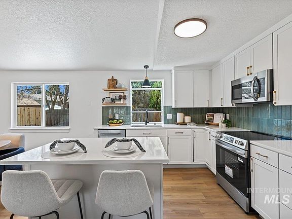 3rd image of 4463 N Elgin Way