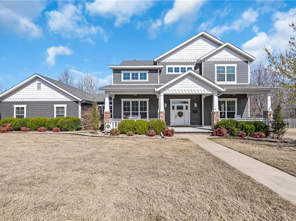 900 Towerhill Dr, Cave Springs, AR 72718