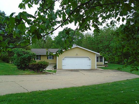 2nd image of 1950 Hickory Ln