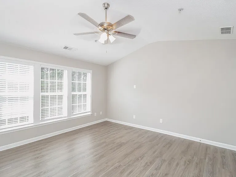 191 Regent Pl — Photo 14