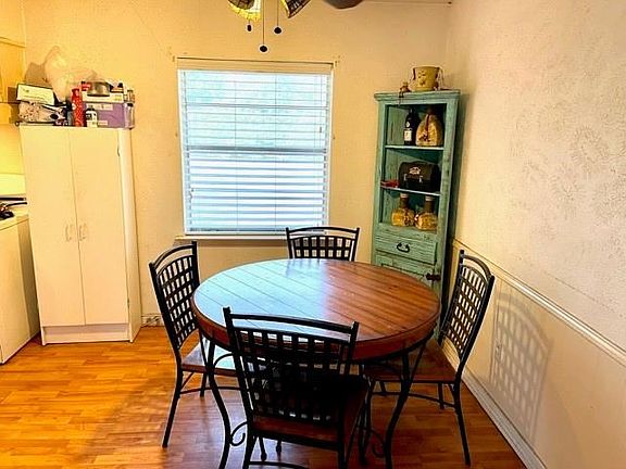 5th image of 2401 Vickie St