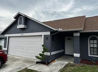 917 SE Streamlet Ave, Port Saint Lucie, FL 34983