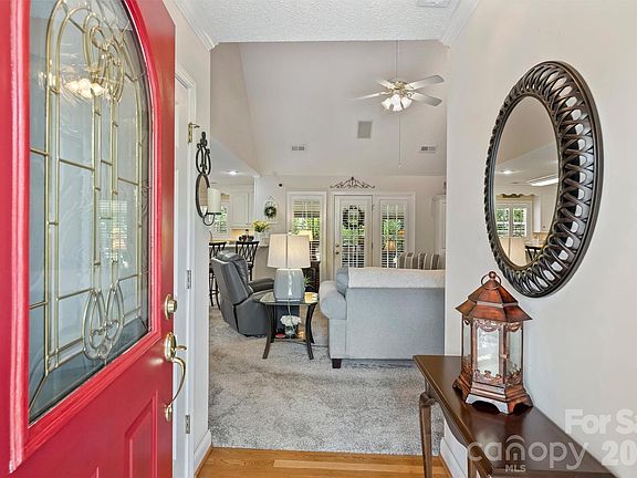 4th image of 1302 Laurel Woods Dr