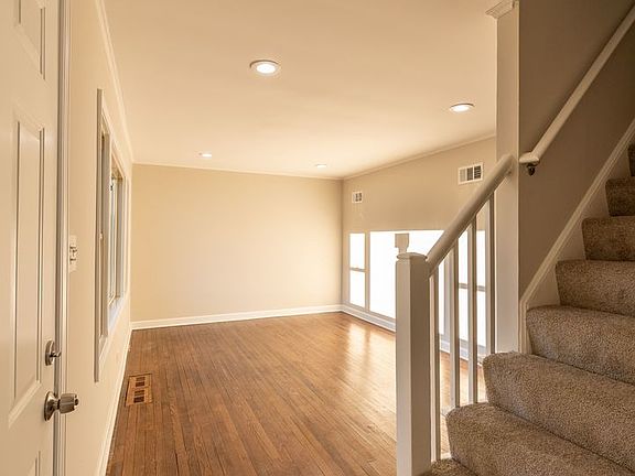 5th image of 11419 S Natoma Ave