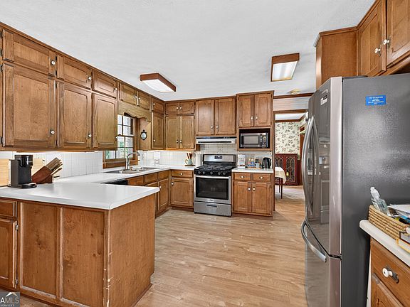 4th image of 2220 Valley Creek Cir