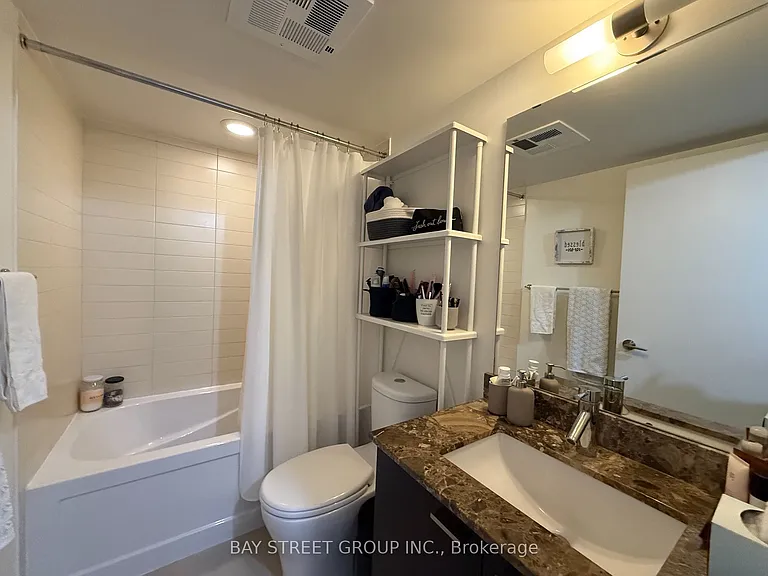 775 King St W #418 — Photo 11