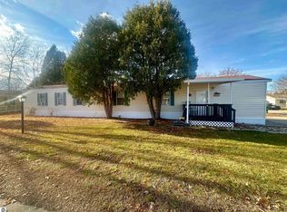 403 Farm Ln, Cadillac, MI 49601