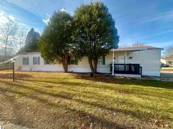 403 Farm Ln, Cadillac, MI 49601