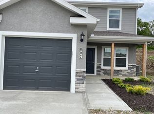 807 Pampas St, Pleasant Hill, MO 64080