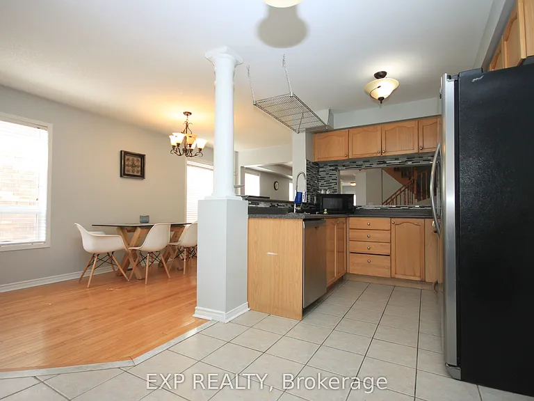 1318 Mowat Ln — Photo 9