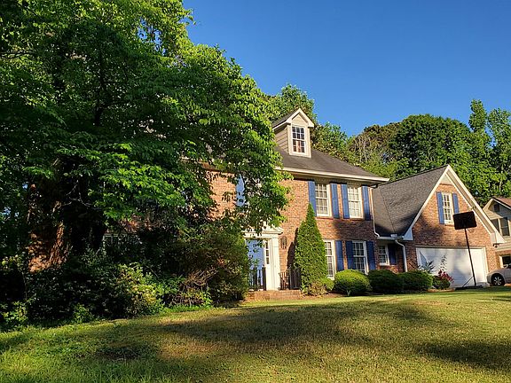 2nd image of 915 Newcastle Dr