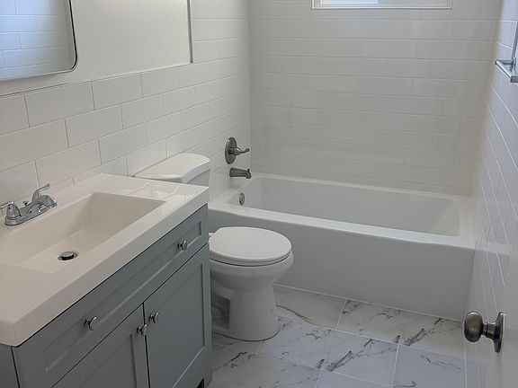 2nd image of 60 E Carmans Rd APT 1