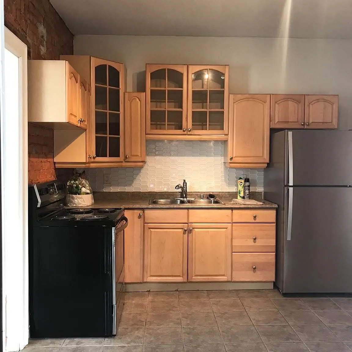 3 bed, $2,200 — Photo 3
