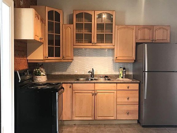 3rd image of 57 Locke St S