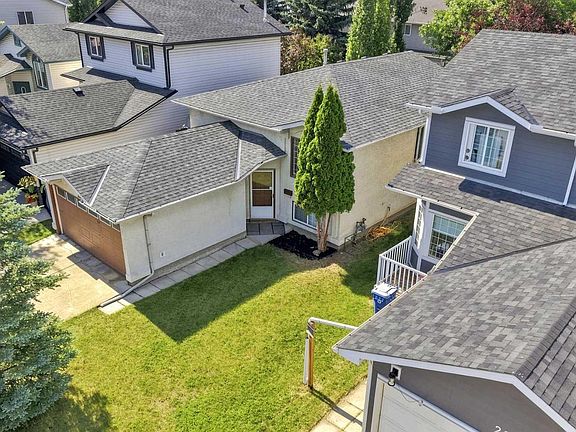 2nd image of 225 Harvest Glen Pl NE