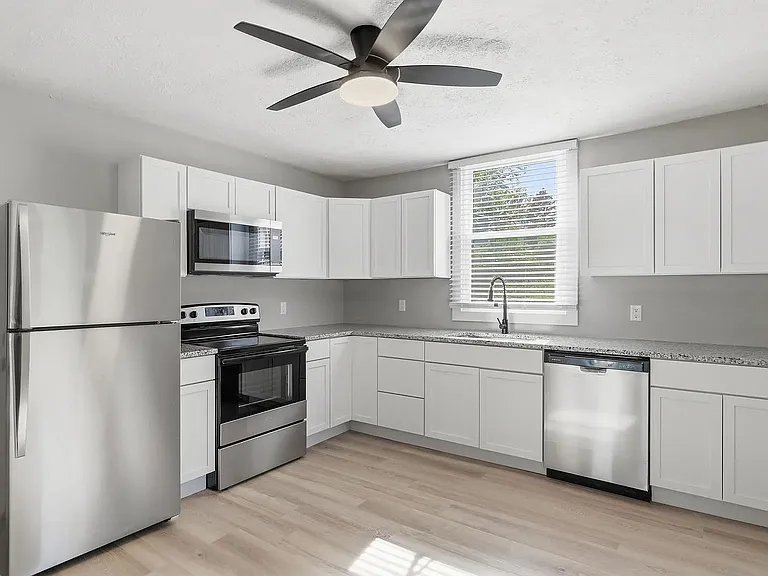 504 Harris St — Photo 7