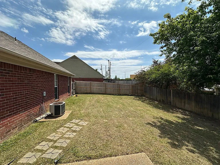 1409 Brimfield Cv — Photo 19
