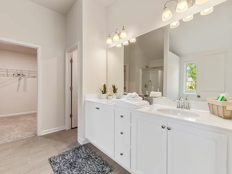 535 Hancock Dr SE — Photo 2
