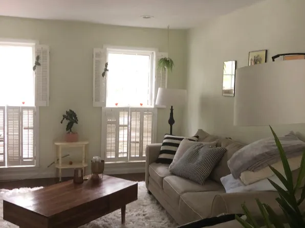 133 1/2 Wentworth St, Charleston, SC 29401