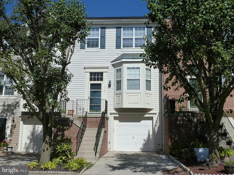 1st image of 512 Kalmia Sq NE