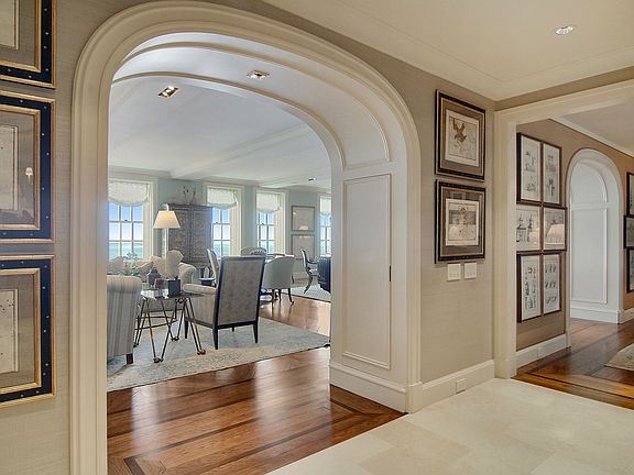4th image of 219 E Lake Shore Dr #7CD