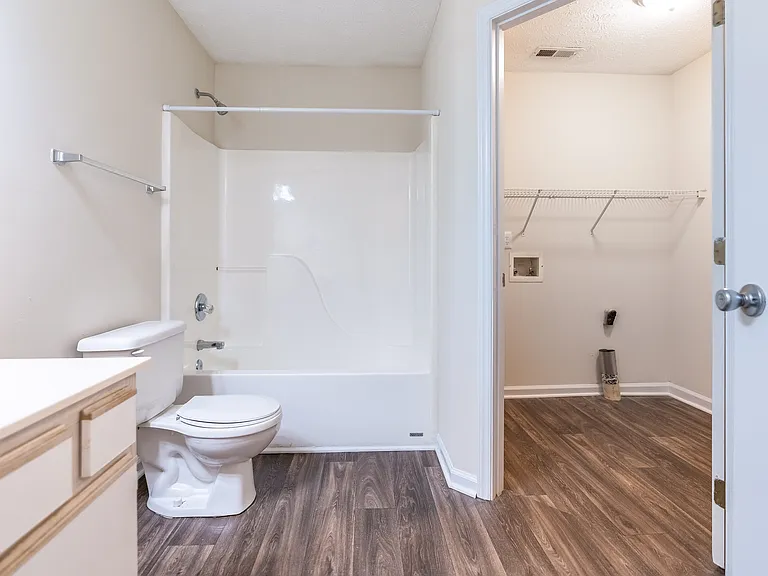 Burton Wyndfall Apartments — Photo 7
