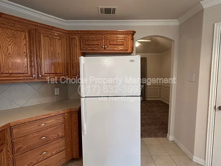 1835 Woodchase Dr — Photo 3