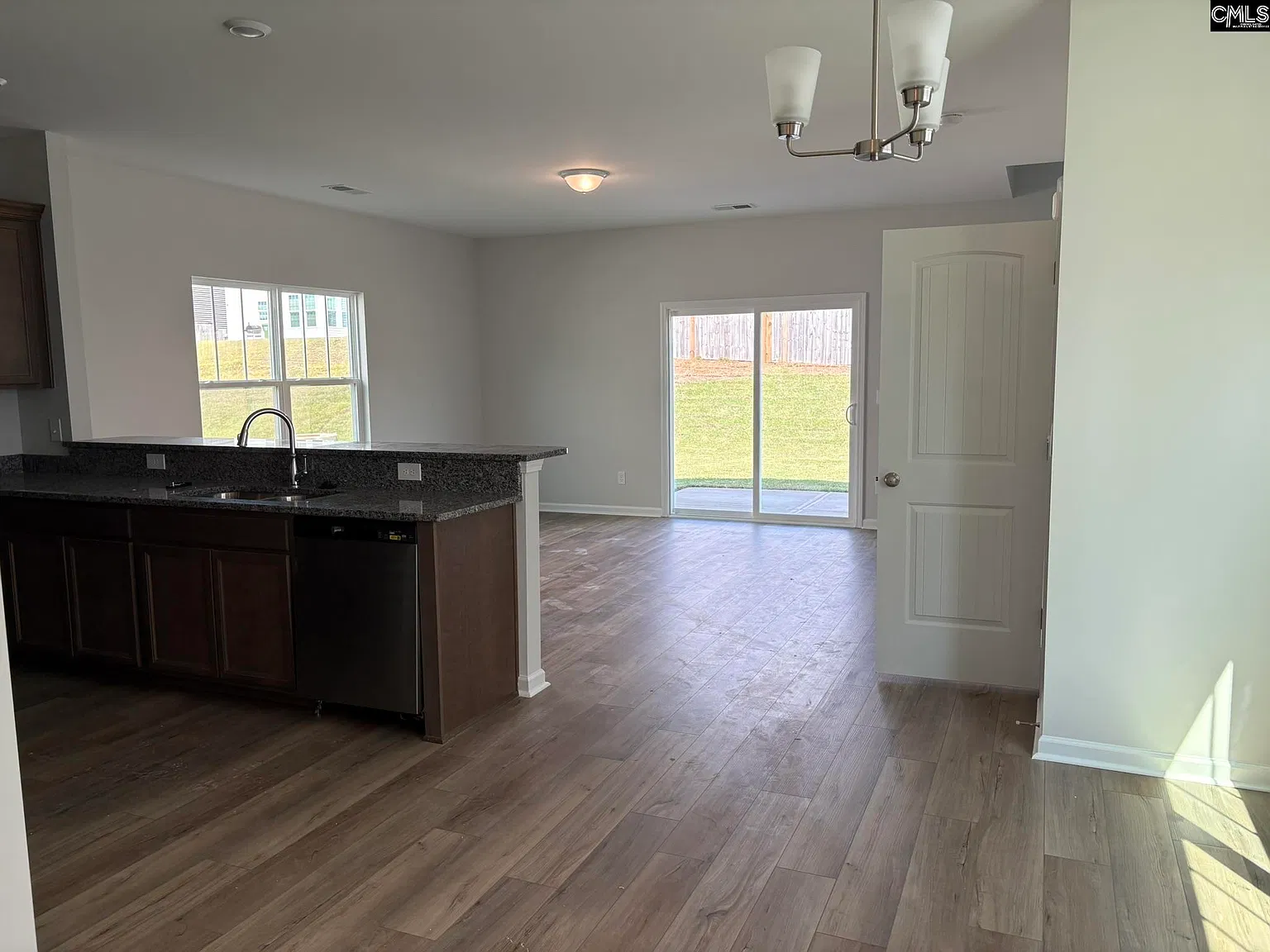 3 bed, 1476 sqft, $2,015 — Photo 2