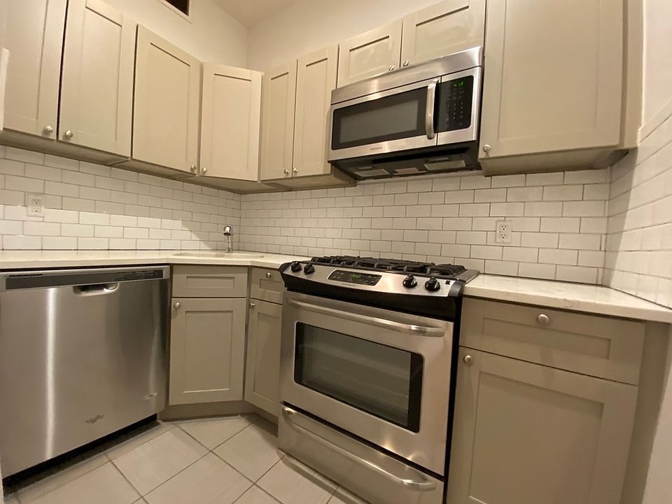 1st image of 215 E Broadway #3