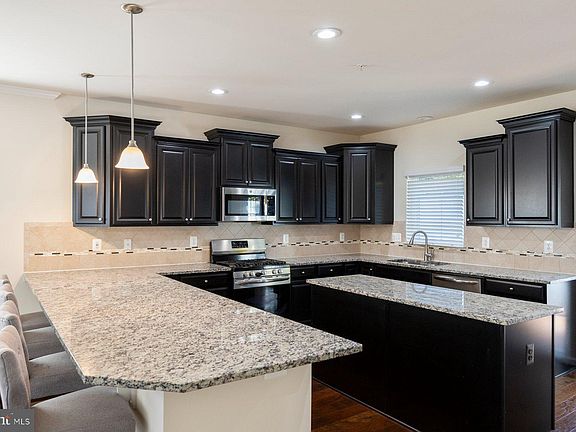 2nd image of 1387 Hawthorn Dr